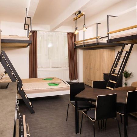 Flying Bed Apartment Close To Prague Castle And Airport Exterior foto