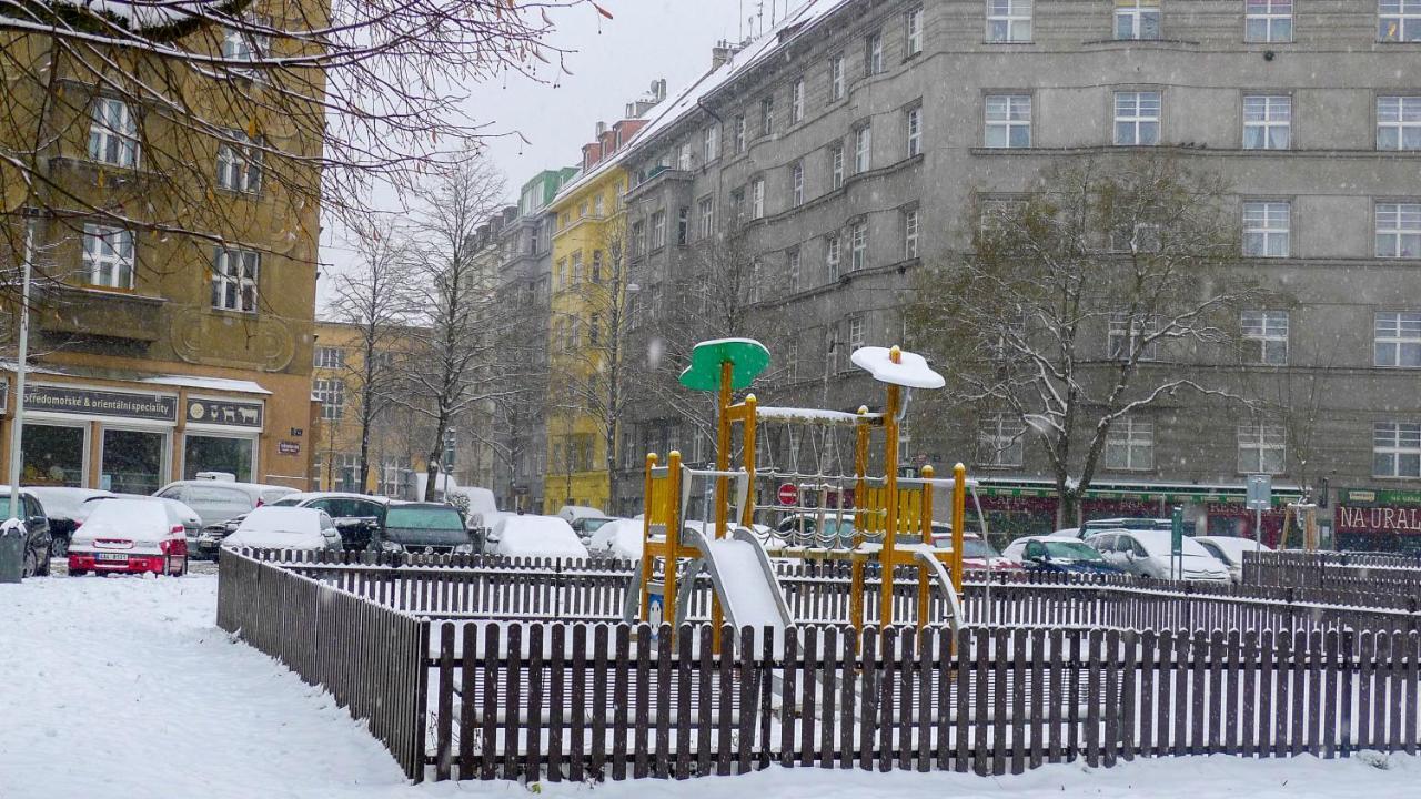 Flying Bed Apartment Close To Prague Castle And Airport Exterior foto